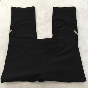 ⭐️ Xersion Black Fitted Capri Large